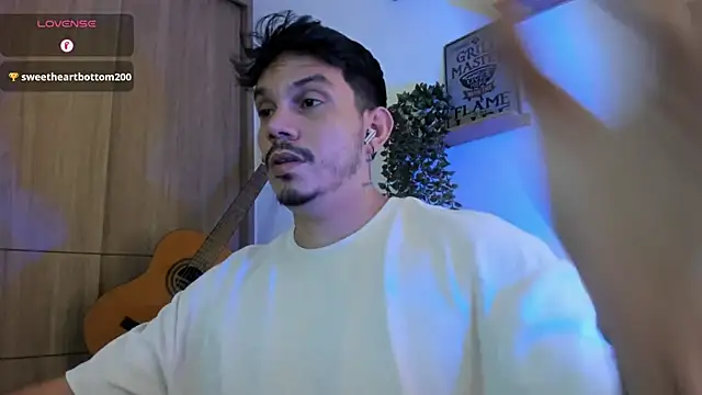 Show de alejandro_stark na webcam