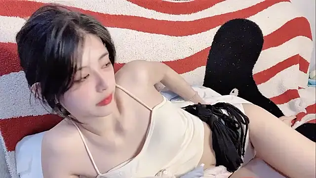 XXX chat uživo modela Nuomio