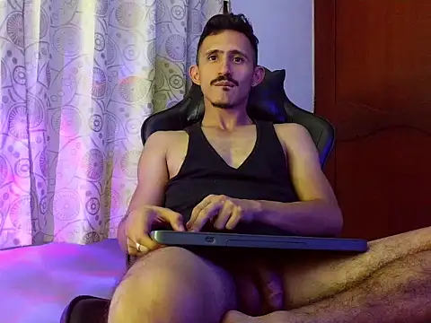 Pokazy przed kamerką – HomeAloneK