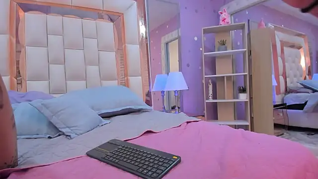 Goldentemptation_ Webcam show