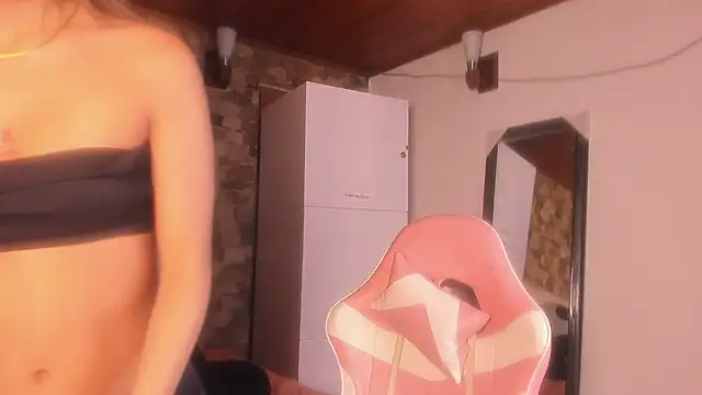 khaimi_ Adlı Modelin Canlı XXX Sohbeti