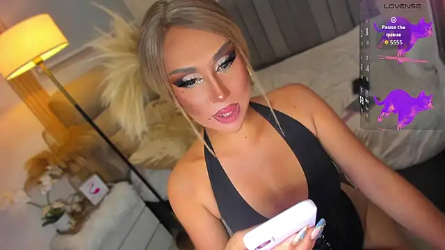 UrSluttyGoddess élő XXX-chatje