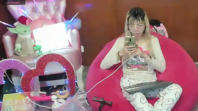 SkinygirlのライブXXXチャット