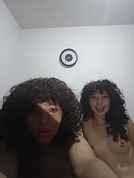 Chloe_and_Violeta webkamerás műsora