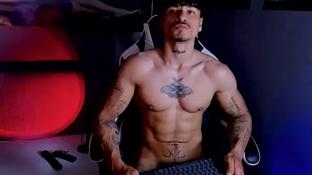 Thomas_Fit1 লাইভ XXX চ্যাট