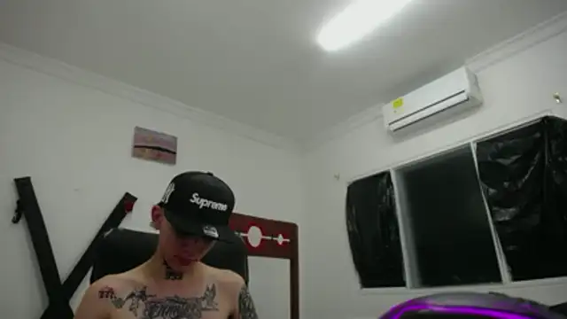 StraightBoy_Nick লাইভ XXX চ্যাট