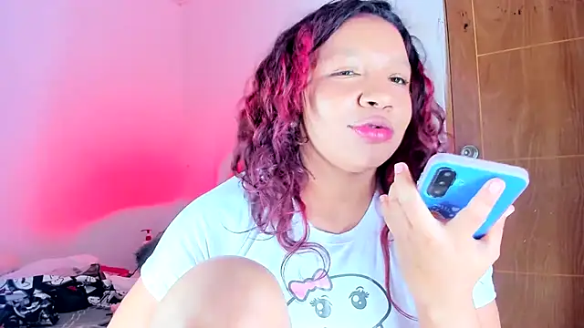 Chat XXX en directo de Emily_Coper18