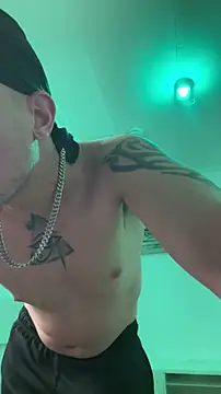 TitanNoirn Live XXX chat