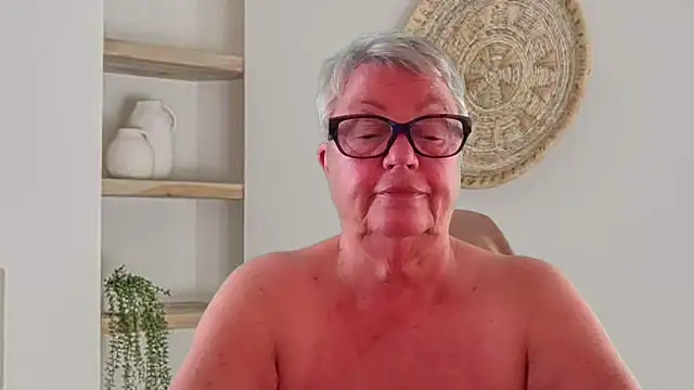 Mystery-Grandmother Chat XXX live