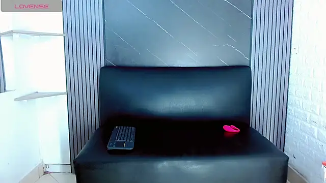 Chat +18 de Raven_Doll19 ao vivo