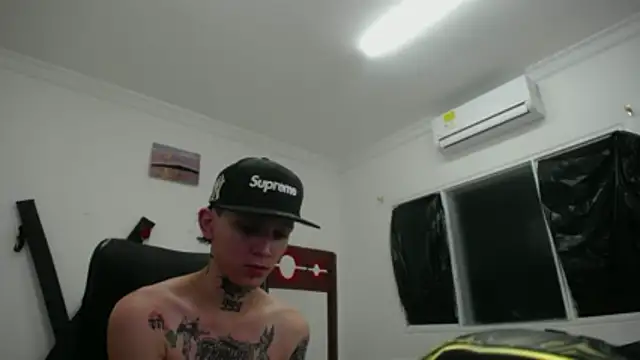 StraightBoy_Nick Show Webcam