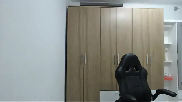 RoxanaLove9 现场XXX聊天