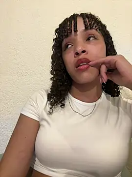 Yasmin777_ live XXX chat