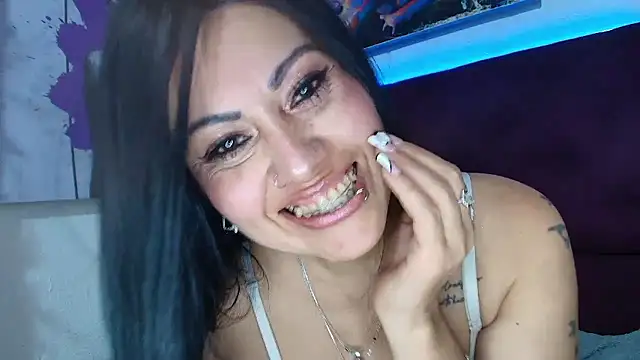 دردشة Tania_mature الجنسية المباشرة