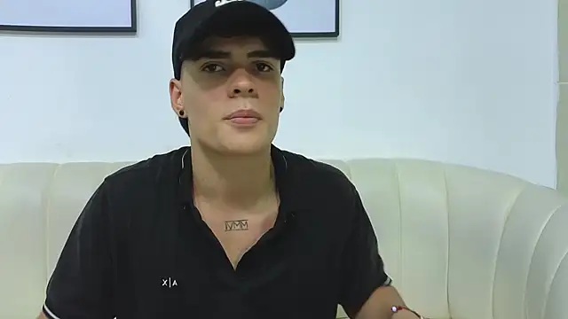 BenitoSaenz: онлайн-секс-чат