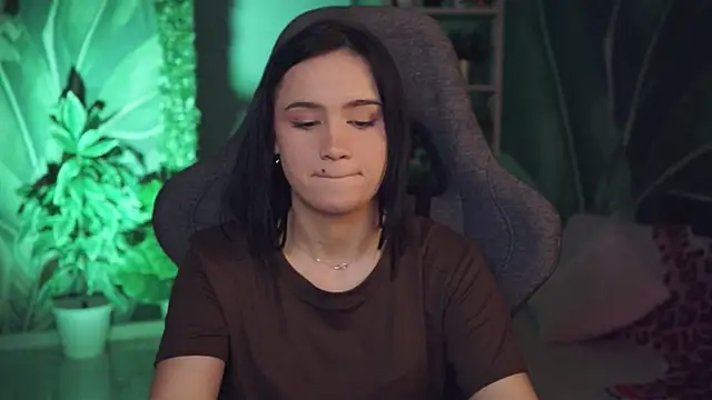 MonicaFarmern Live XXX chat