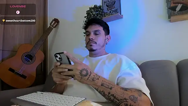 alejandro_stark: онлайн-секс-чат