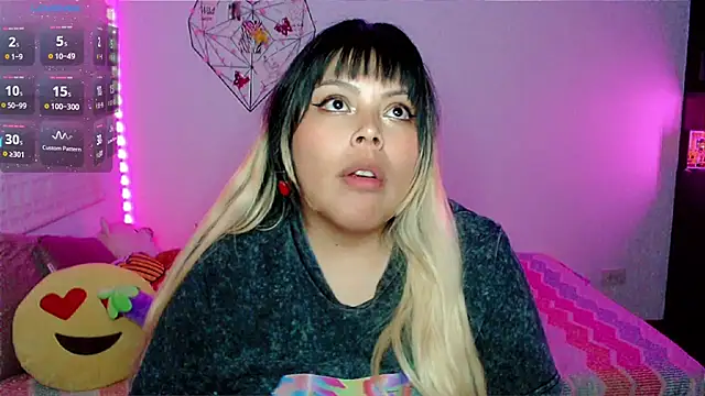 EllieMoonX Show in webcam