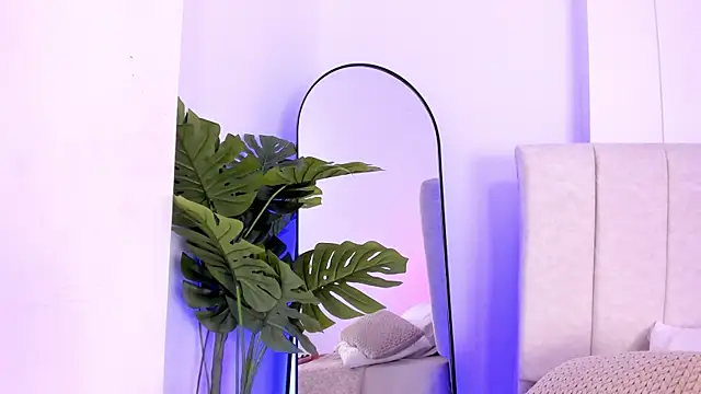 دردشة KaliBloom الجنسية المباشرة