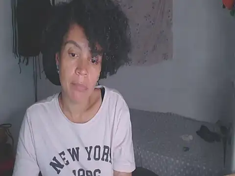 shayna_cute Adlı Modelin Canlı XXX Sohbeti