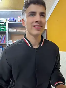 AdrianRinaldi Chat XXX live