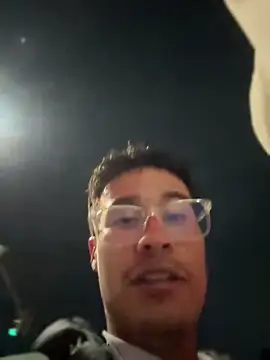 Chatroom XXX en direct de TavoHot_