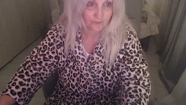 Divineblond: онлайн-секс-чат