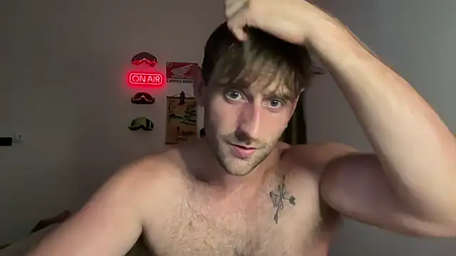 Show modela lukegunn na web-kameri