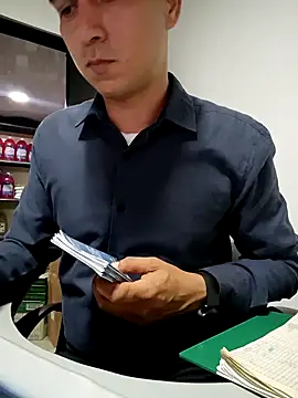 MrSecretSuit 在線直播表演