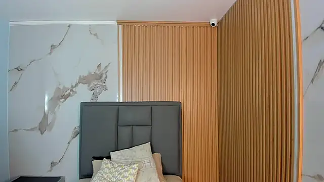 KORINASANTOS' Live XXX Chat