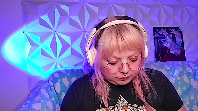 Satyn_doll 现场XXX聊天