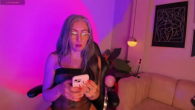 Chat +18 de _Nicoletteshea_ ao vivo