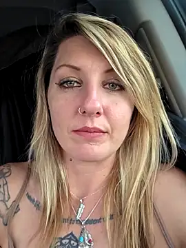 SheIsSomething's Live XXX Chat