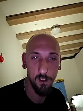 Ninfo920817: διαδικτυακό σόου στην κάμερα