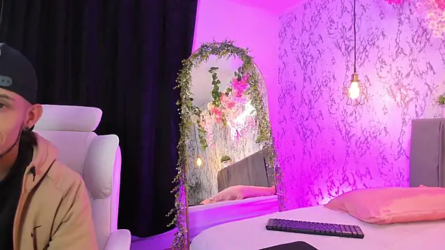 Bonny_and_carrot Show in webcam