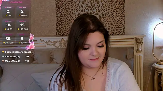 EmilyHyde's Live XXX Chat