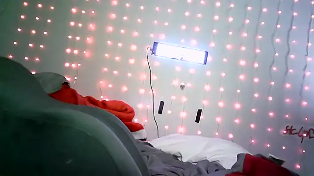 deepinnnnn: διαδικτυακό σόου στην κάμερα