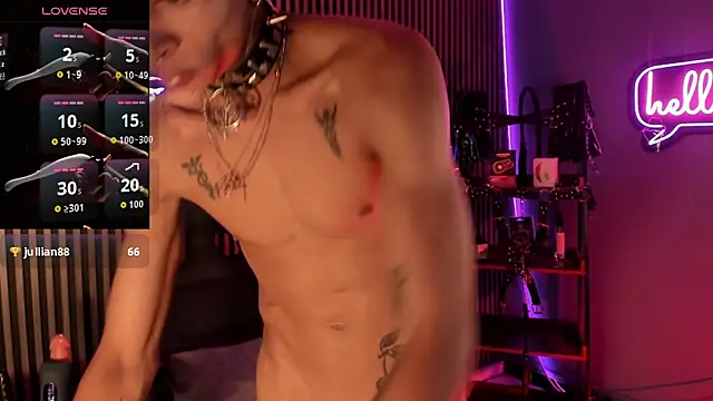 Maximoking26: διαδικτυακό σόου στην κάμερα