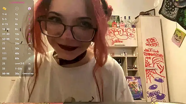 RedHeadCat Show in webcam