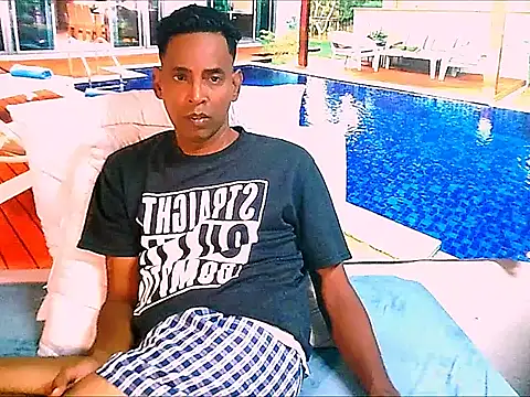 IndianHunk01 élő XXX-chatje