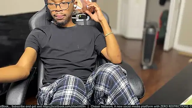 MobyDxck: διαδικτυακό σόου στην κάμερα