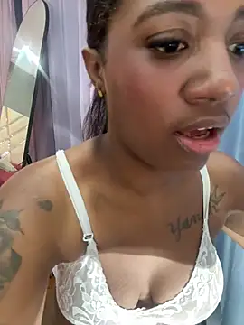 Chat +18 de Emi_rousse ao vivo