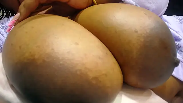 MissBOOBSDIVA21 Webcam Show