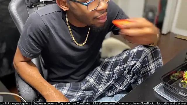 MobyDxck Show in webcam