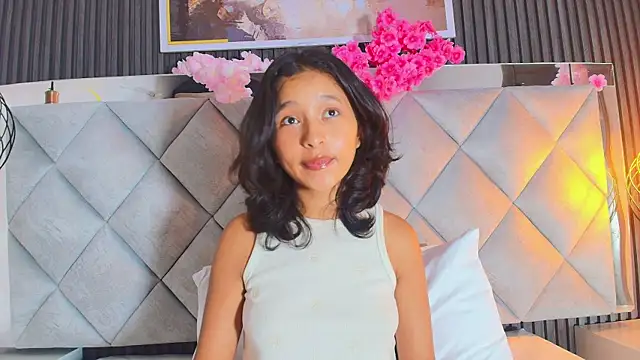 Pokazy przed kamerką – Real_virgin_Pussy