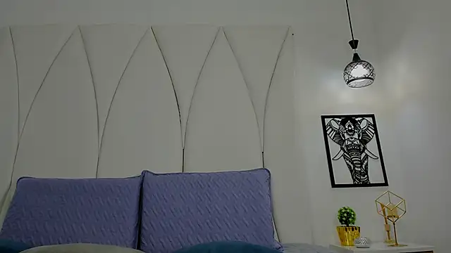 Chat +18 de Mia_Reyesjs ao vivo