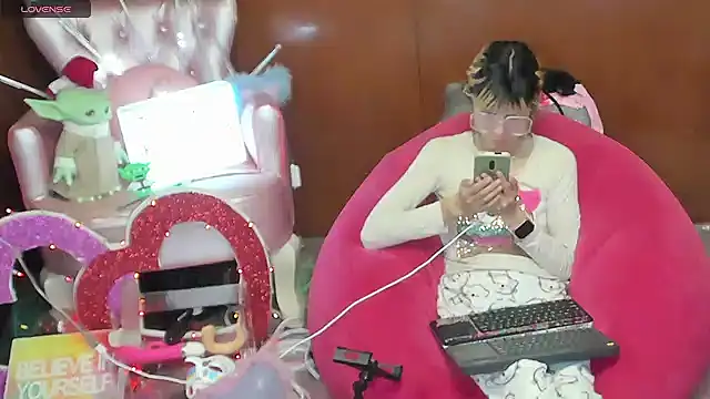 Онлайн чат XXX Skinygirl