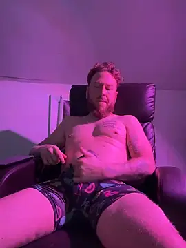 MrPurple999: διαδικτυακό σόου στην κάμερα