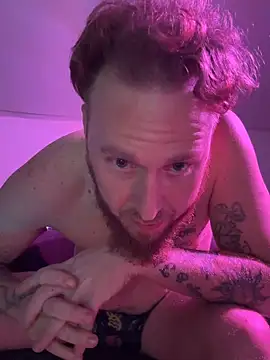 Pertunjukan Kamera Web MrPurple999