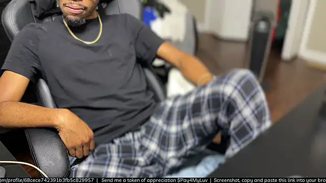 MobyDxck: διαδικτυακό σόου στην κάμερα